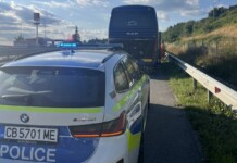 Автобус с деца аварира на АМ „Тракия“, полицаи се притекоха на помощ