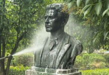 Паметникът на Левски в Бургас заблестя за 189-ата годишнина от рождението му Паметникът на Левски в Бургас заблестя за 189-ата годишнина от рождението му