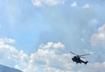 Хеликоптер се включи в гасенето на големия пожар на изхода на Асеновград Хеликоптерът