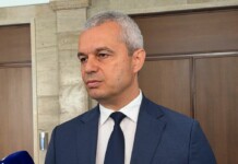 Костадинов: Радев се крие зад колективната безотговорност, докато търгува с държавата Костадин Костадинов