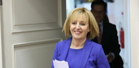 Мая Манолова