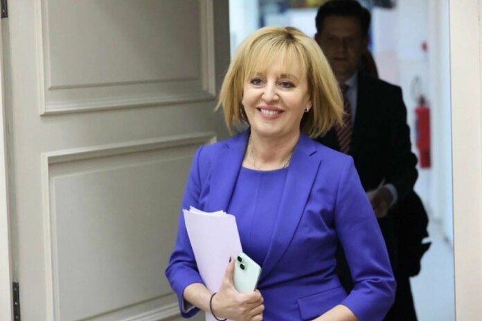 Мая Манолова Мая Манолова