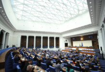 След остри спорове: Парламентът прие новия механизъм за определяне на МРЗ Народно събрание