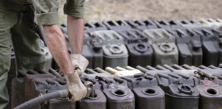 Работодателите искат спешна промяна на режима за запасите от нефт и горива