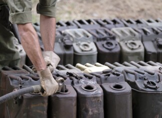 Работодателите искат спешна промяна на режима за запасите от нефт и горива