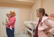 Антонио с майка си и с д-р Стилияна Томова