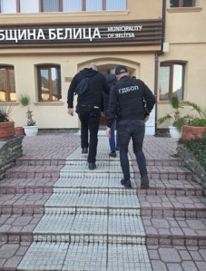 Арестите