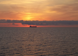 Кораб в Черно море