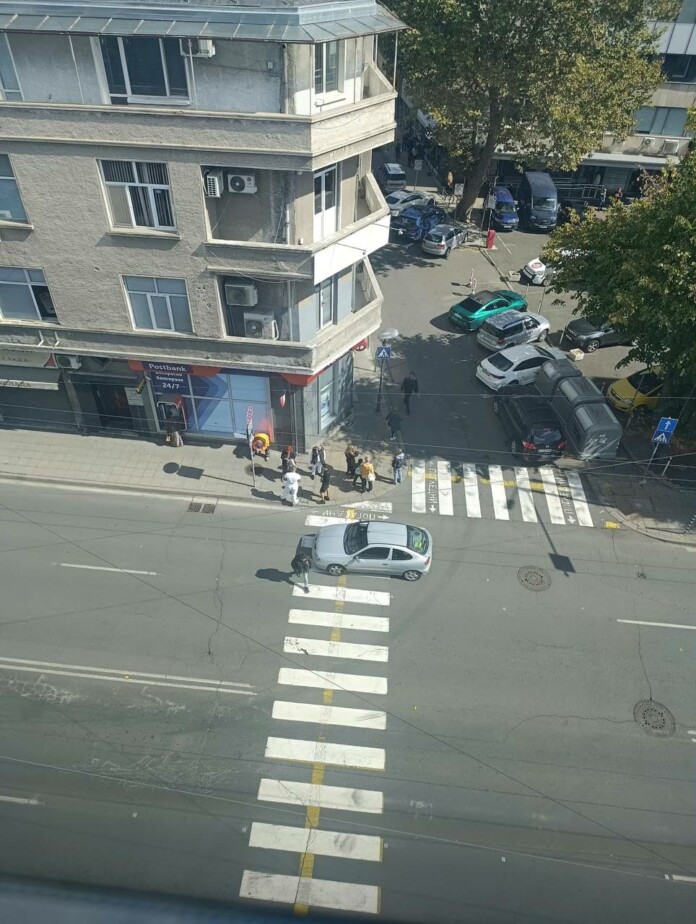 Пешеходната пътека срещу НАП Пешеходната пътека срещу НАП