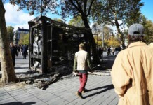 Франция след протестите: Вечерен час, арести и огромни щети Франция след протестите: Вечерен час, арести и огромни щети