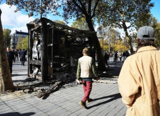 Франция след протестите: Вечерен час, арести и огромни щети