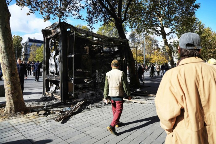 Франция след протестите: Вечерен час, арести и огромни щети